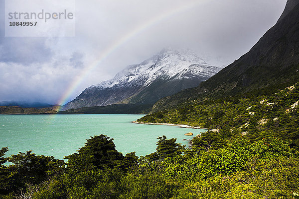 Regenbogen am Nordenskjold-See  Torres del Paine-Nationalpark  Patagonien  Chile  Südamerika