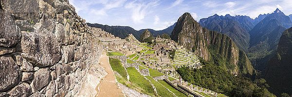 Machu Picchu Inka-Ruinen und Huayna Picchu (Wayna Picchu)  UNESCO-Weltkulturerbe  Region Cusco  Peru  Südamerika