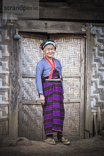 Palaung-Frau  Teil des Palau Hill Tribe in der Nähe der Gemeinde Hsipaw  Shan State  Myanmar (Burma)  Asien