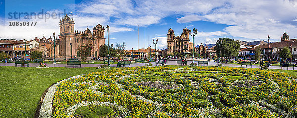 Kathedrale von Cusco (Basilika der Himmelfahrt der Jungfrau) und La Compania (Kirche der Gesellschaft Jesu)  Plaza de Armas  Cusco  Peru  Südamerika