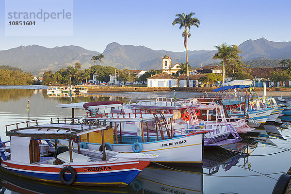 Hafen von Paraty  Bundesstaat Rio de Janeiro  Brasilien  Südamerika