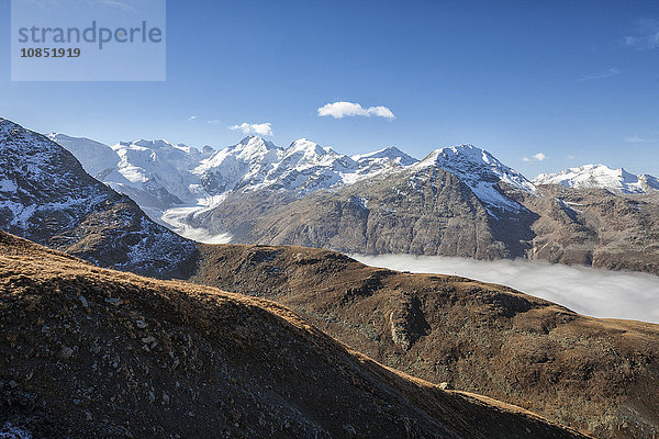 Tiefhängende Wolken in Richtung Berninagruppe  Langental  Engadin  Kanton Graubünden  Schweiz  Europa