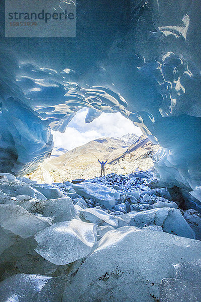 Wanderer im Forni-Gletscher  Forni-Tal  Stilfserjoch-Nationalpark  Valtellina  Lombardei  Italien  Europa