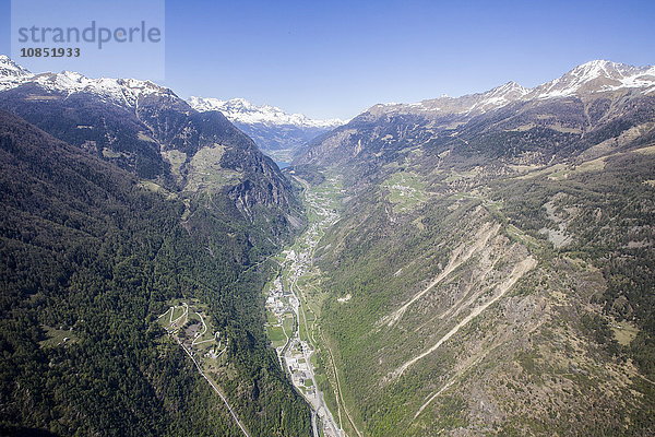 Luftaufnahme des Poschiavo-Tals  Graubünden (Grisons)  Schweiz  Europa