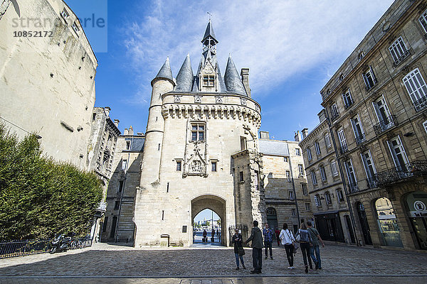 Porte Cailhau historisches Eingangstor zur Stadt Bordeaux  Aquitanien  Frankreich  Europa