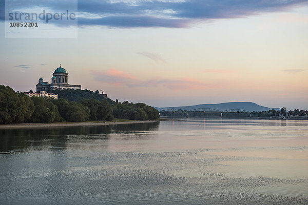 Basilika von Esztergom  die größte Kathedrale Ungarns  Esztergom  Ungarn  Europa