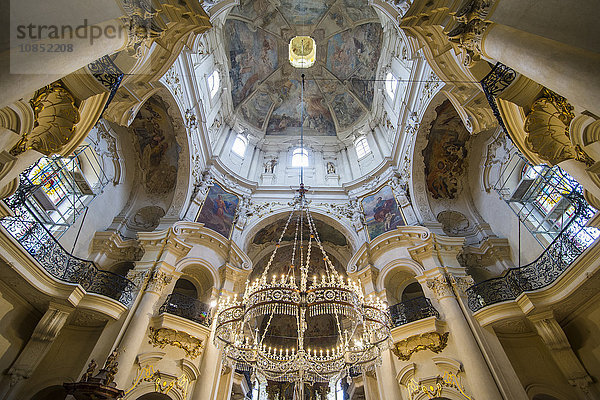 Innenraum der St.-Nikolaus-Kirche  Mala Strana  Prag  Tschechische Republik  Europa