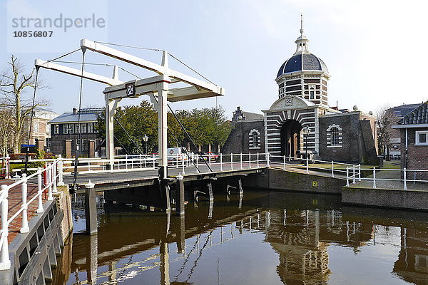 Hängebrücke und Stadttor  Leiden  Zuid-Holland  Niederlande  Europa