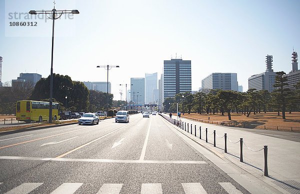Autobahn- und Wolkenkratzer  Tokio  Japan