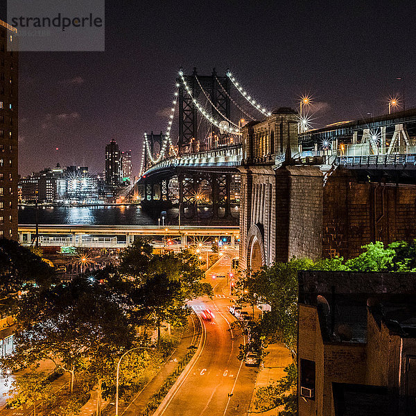 Manhattan Bridge bei Nacht  Manhattan  New York  USA