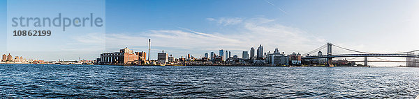 East River mit Blick auf Brooklyn   Manhattan  New York  USA