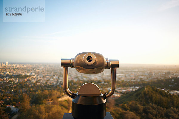 Münzgesteuertes Fernglas mit Blick auf Hollywood  Los Angeles  USA