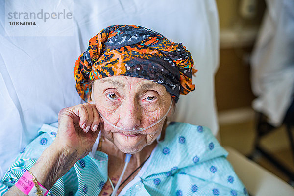 Patient im Krankenhausbett  Nahaufnahme