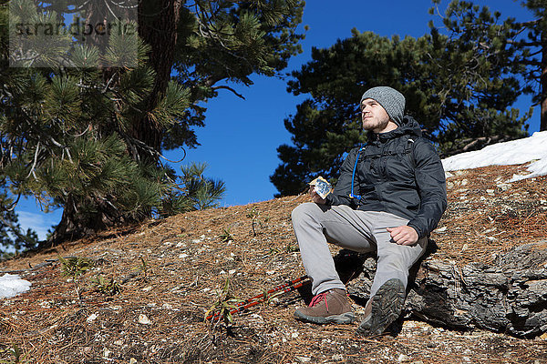 Wanderer macht Pause  Mount Baldy  Kalifornien