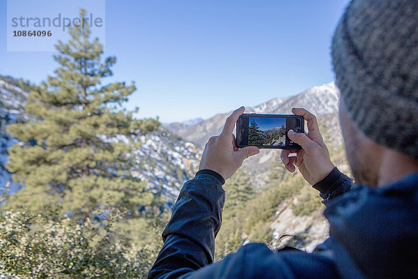 Wanderer beim Fotografieren der Aussicht  Mount Baldy  Kalifornien