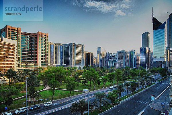 Luftaufnahme der Skyline von Abu Dhabi