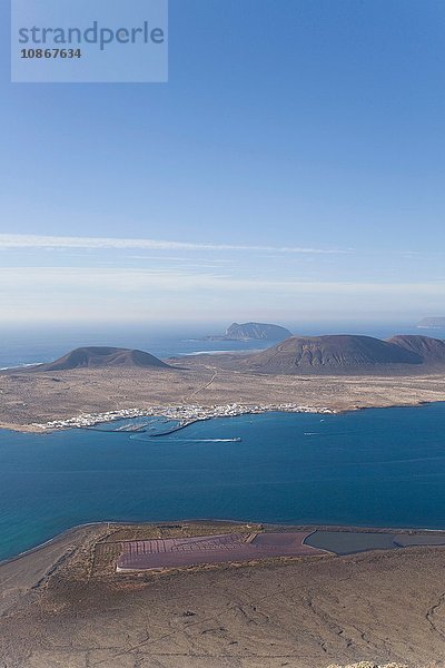 Salzbecken und Salzbergwerk  Mirador del Rí_o  Isla Graciosa  Lanzarote  Kanarische Inseln  Teneriffa  Spanien