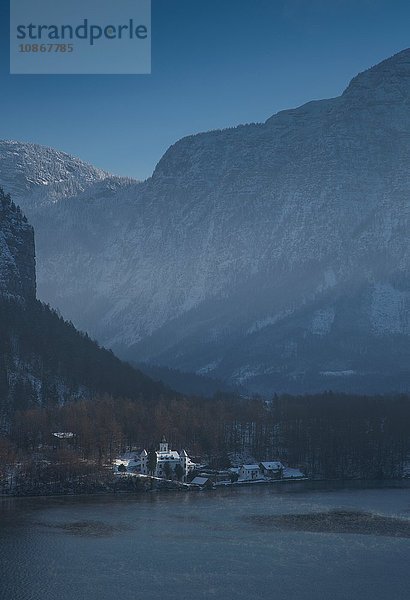 See und Berge in Hallstatt  Österreich