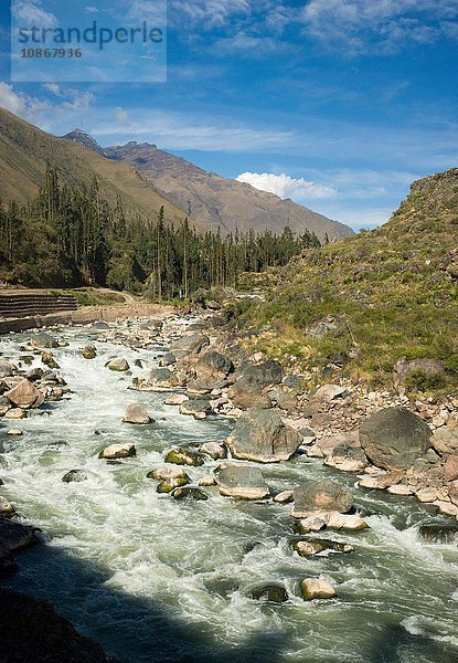 Blick auf die Zugfahrt von Aguas Calientes nach Ollantaytambo  Peru