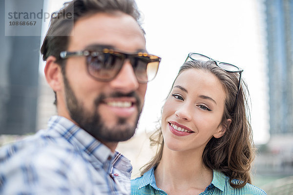 Touristenpaar posiert für Selfie  Dubai  Vereinigte Arabische Emirate