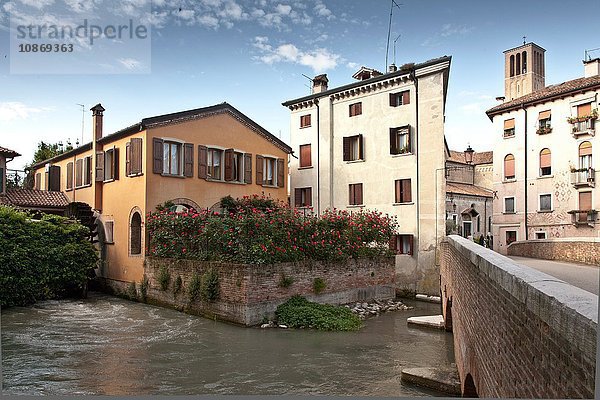 Fluss und Gebäude in Treviso  Italien