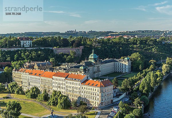 Hoher Winkel des Parlaments  Prag  Tschechische Republik