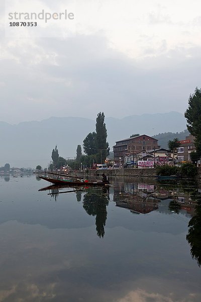 Boot auf dem Dal-See  Srinagar  Kaschmir  Indien