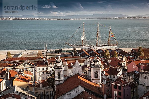Stadt- und Hafenansicht  Lissabon  Portugal