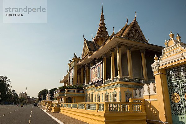 Tempel am Straßenrand  Phnom Penh  Kambodscha  Indochina  Asien