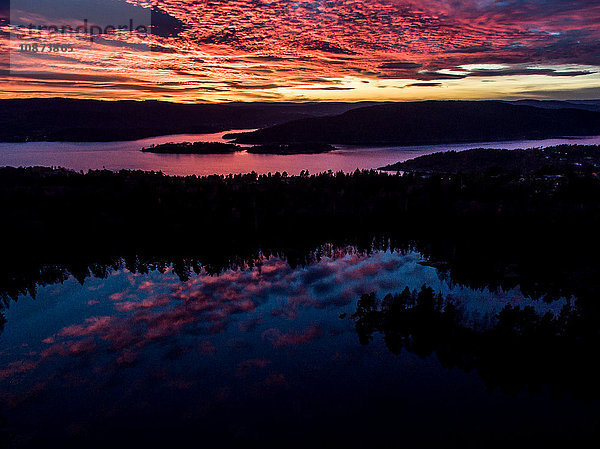 Luftaufnahme des Sonnenuntergangs über Oscarsborg  Drobak  Norwegen