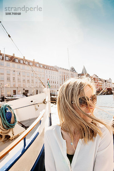 Frau auf Bootstour  Kopenhagen  Dänemark