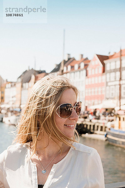 Frau auf Bootstour  Kopenhagen  Dänemark