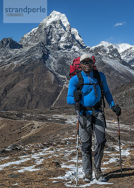 Nepal  Himalaya  Solo Khumbu  mountaineer at Ama Dablam