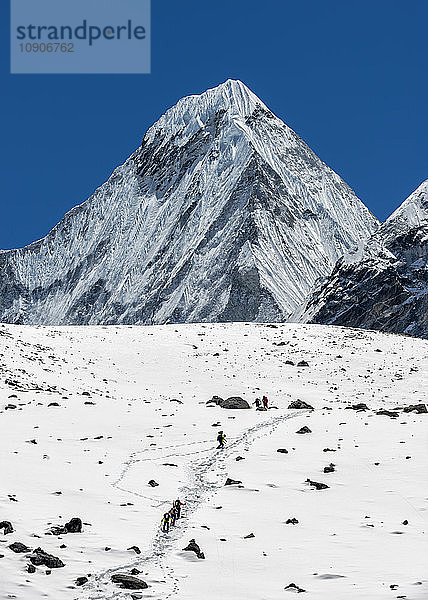 Nepal  Himalaya  Solo Khumbu  Ama Dablam  group of Gurkhas trekking