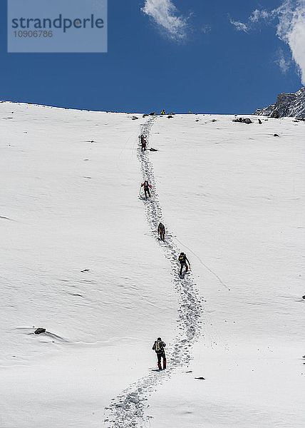 Nepal  Himalaya  Solo Khumbu  Ama Dablam  group of Gurkhas trekking
