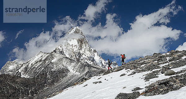 Nepal  Himalaya  Solo Khumbu  Ama Dablam  two men trekking