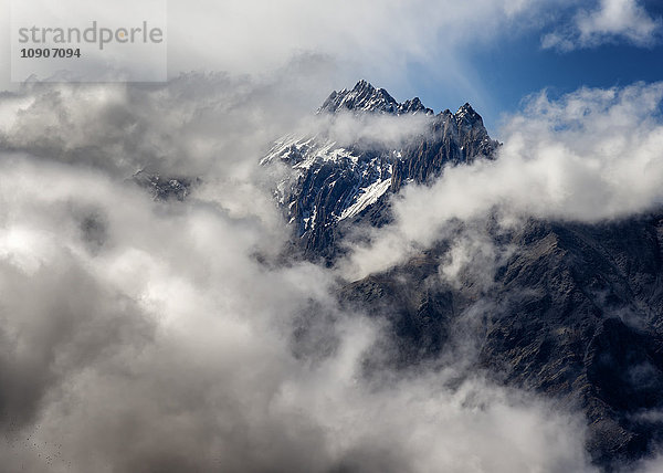 Nepal  Annapurna  Muktinath  Nilgiri Himal und Wolken