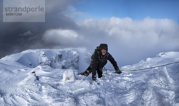 Schottland  Glencoe  Stob Coire Nan Lochain  Bergsteigen im Winter