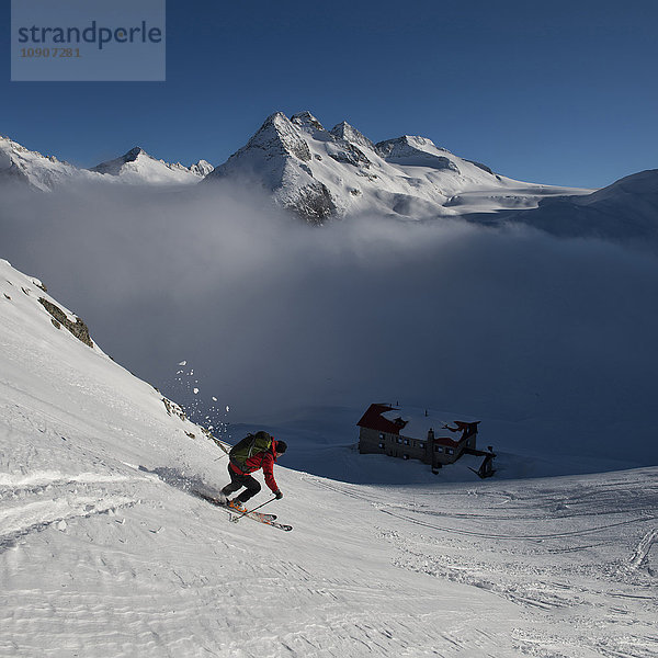Italien  Adamello  Rifugio Mandrone  Cima Presanella  Skifahrer