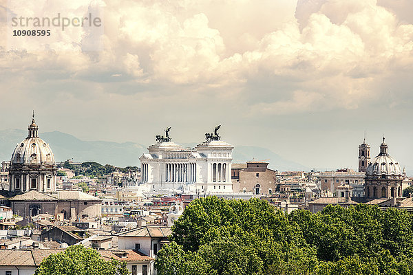 Italien  Latium  Rom  Stadtbild  Blick auf Vittorio Emanuele II.