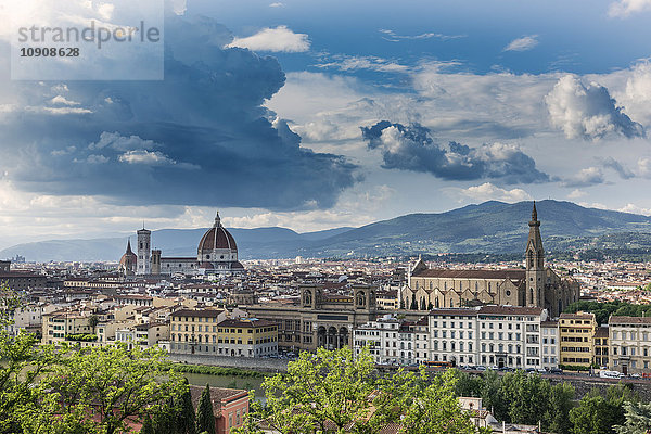 Italien  Toskana  Florenz  historische Altstadt  Basilika Santa Croce rechts