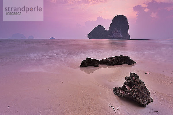 Thailand  Krabi  Railay Beach at twilight