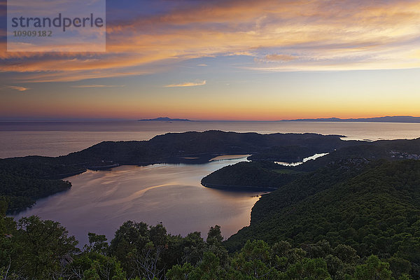 Kroatien  Dalmatien  Dubrovnik-Neretva  Insel Mljet  Nationalpark Mljet bei Sonnenuntergang