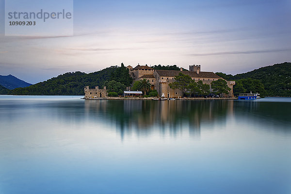 Kroatien  Dalmatien  Dubrovnik-Neretva  Insel Mljet  Insel St. Mary  Benediktinerkloster  Veliko jezero See