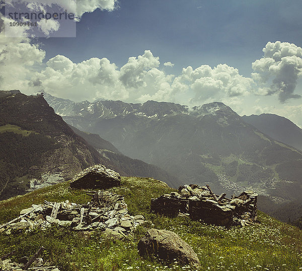 Italien  Chiesa in Valmalenco  Ruinen  Scheunen