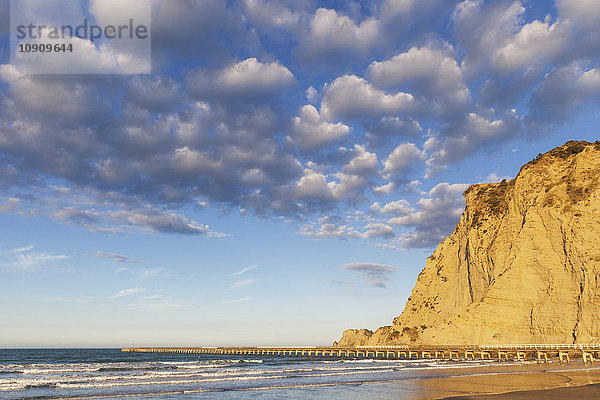 Neuseeland  Nordinsel  East Cape Region  Tolaga Bay  historische Tologa Bay Wharf  Südpazifik  Bereich Cook's Cove