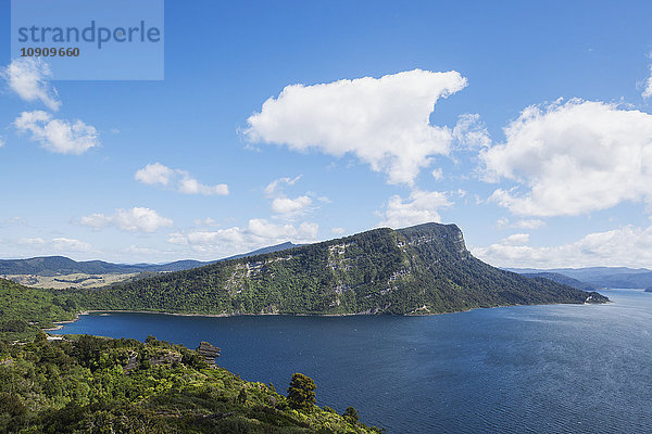 Neuseeland  Nordinsel  Te Urewera Nationalpark  Lake Waikaremoana und Panekire Range