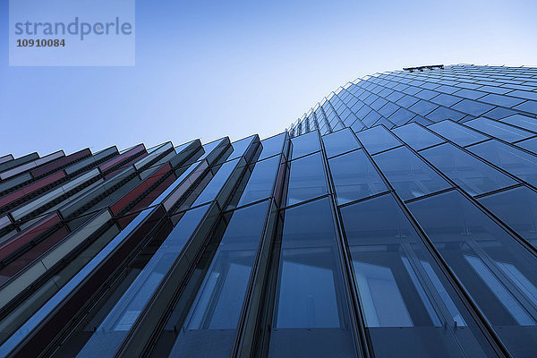 Deutschland  Frankfurt  Detail einer modernen Glasfassade