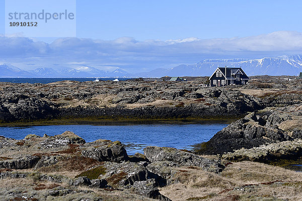 Island  Haus an der Küste