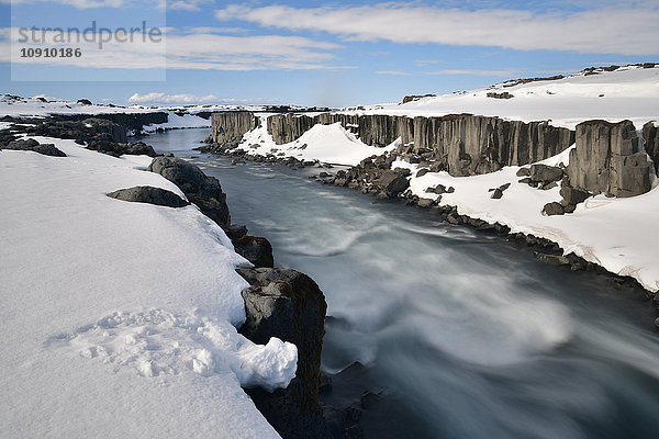 Island  Dettifoss Wasserfall im Schnee